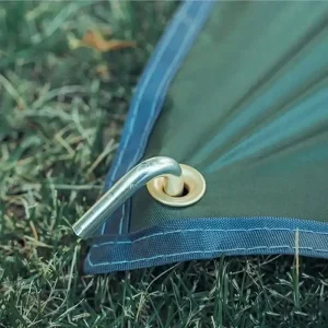 Tarp de survie vert pour protection contre les intempéries