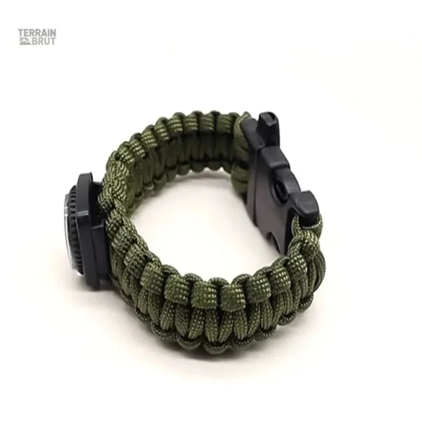 Équipement de survie avec une boussole intégrée