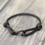 Système de serrage ajustable sur bracelet paracorde
