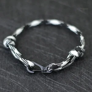 Bracelet paracorde ajustable, idéal pour les aventuriers