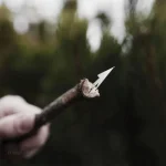 Outil multifonction compact pour camping et randonnée