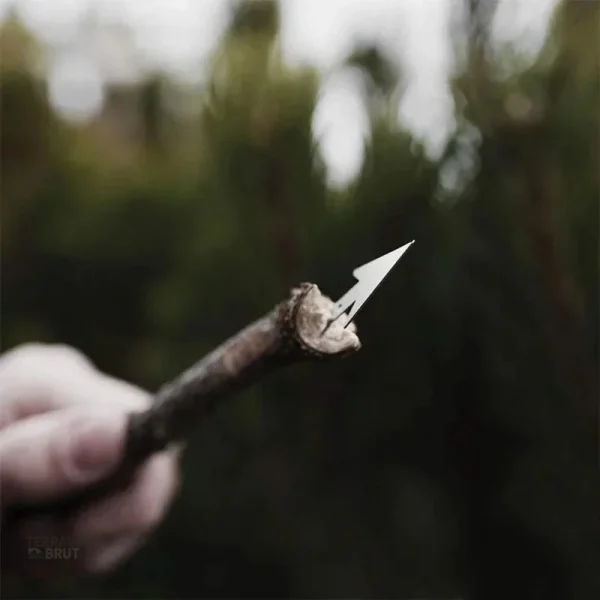 Outil multifonction compact pour camping et randonnée