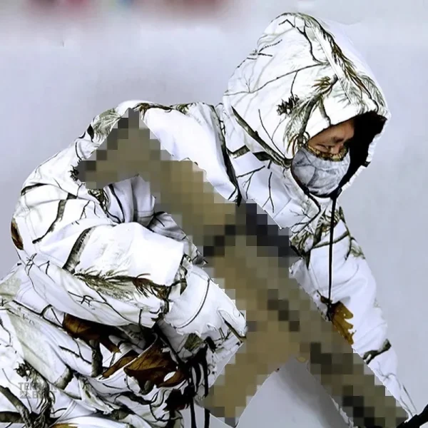 Tenue de camouflage imperméable pour conditions hivernales