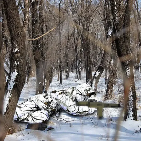 Tenue d'hiver camouflage robuste, idéale pour l'extérieur