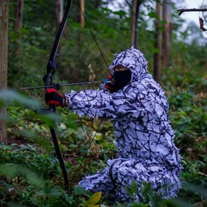 Tenue camouflage pour chasse en hiver