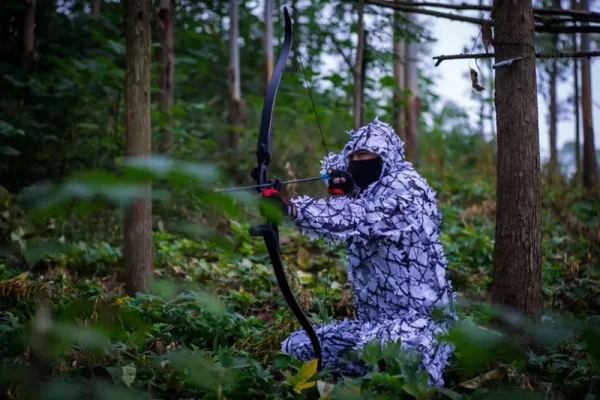 Costume de camouflage hiver feuillage