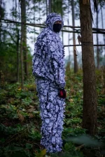 Tenue camouflage adaptée aux conditions hivernales