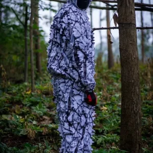 Tenue camouflage adaptée aux conditions hivernales