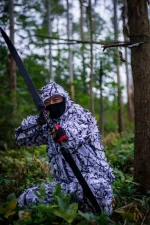 Costume d'hiver en motifs de feuillage