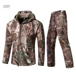 Tenue de chasse en motif camouflage performant