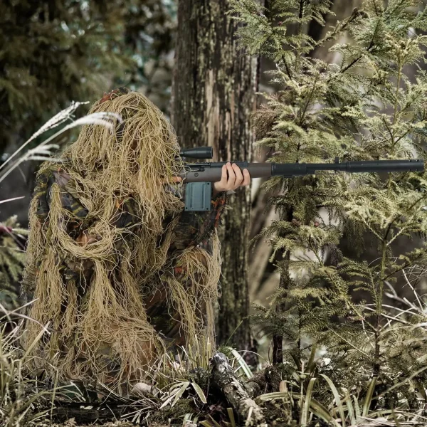 Costume camouflé pour la chasse en milieu naturel