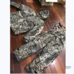 Vêtement camouflage adapté à la chasse