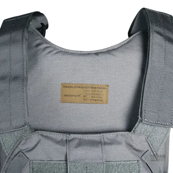 Gilet adapté aux activités de survie et d'entraînement