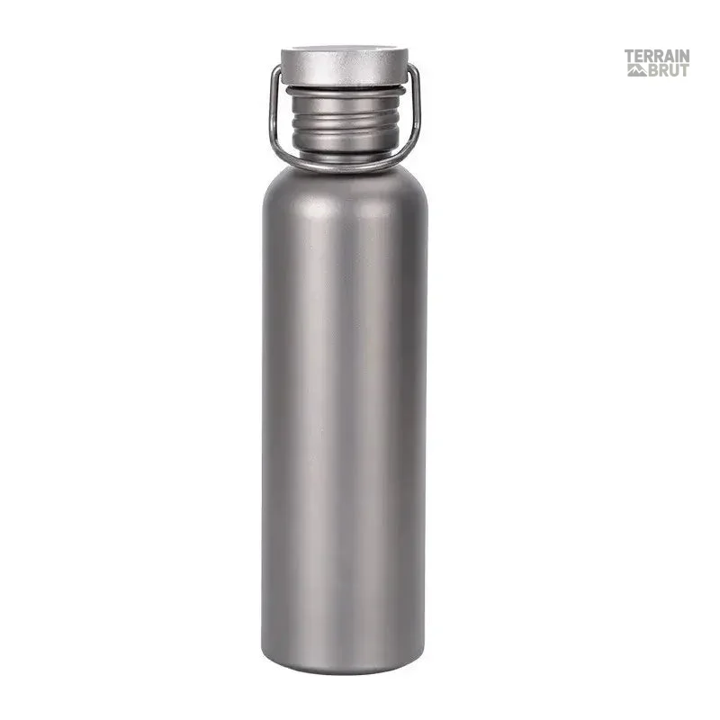 Gourde de survie en titane pour les aventuriers