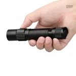 Lampe de survie pratique et robuste pour les aventuriers