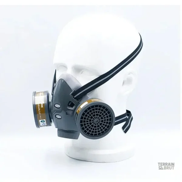 Équipement de protection individuelle : masque à gaz respiratoire