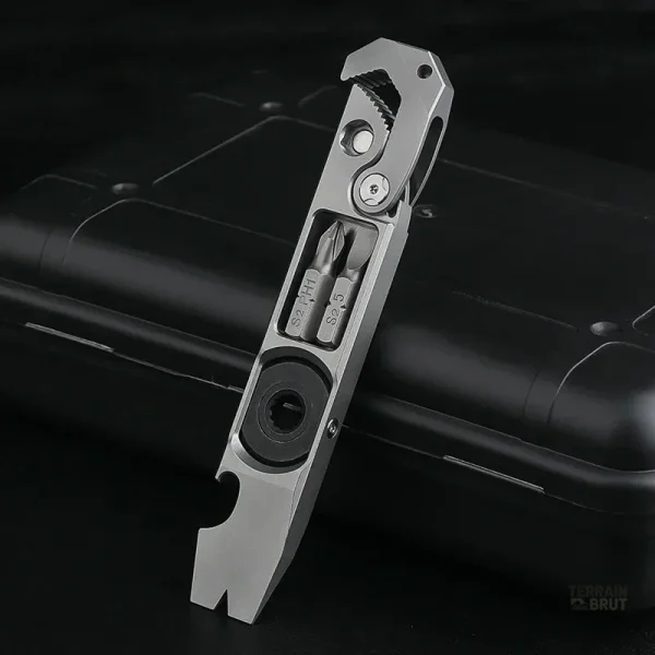 Outil pratique pour les loisirs en plein air en alliage