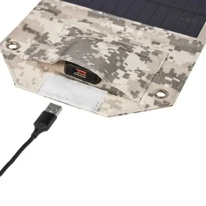 Panneau solaire compact camouflage pour les aventuriers