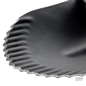 Pelle de jardin robuste, idéale pour les travaux en extérieur