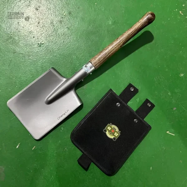 Pelle de survie compacte pour les amateurs de plein air