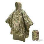 Isolation thermique dans un poncho camouflage
