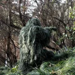 Vêtements de camouflage Ghillie pour une intégration facile dans la nature