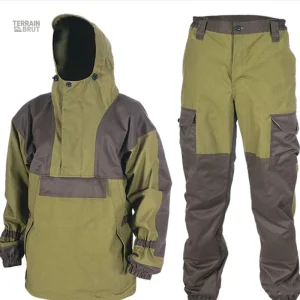 Équipement tactique en motif camouflage