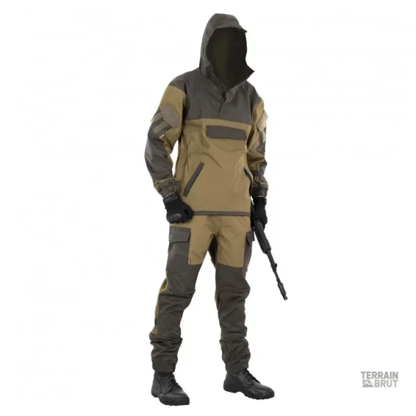 Tenue militaire en tissu résistant