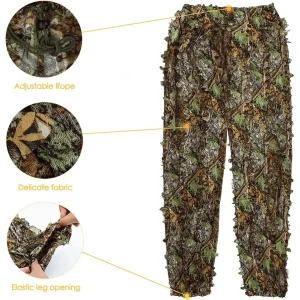 Tenue de camouflage adaptée à la chasse en forêt