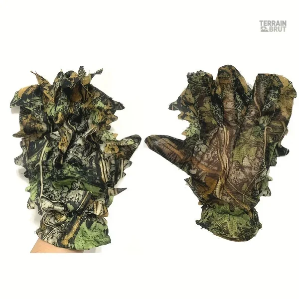 Tenue de chasse avec motif camouflage feuilles